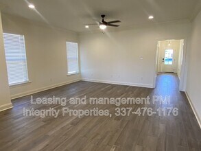 103 Tenor St in Youngsville, LA - Foto de edificio - Building Photo