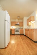 2402 W Lunt Ave-Unit -2 in Chicago, IL - Building Photo - Building Photo