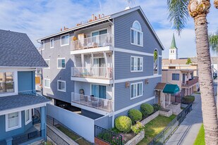 Residential Condonminium in Long Beach, CA - Building Photo