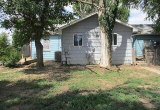 348 Hilltop St in Elkhart, KS - Foto de edificio - Building Photo