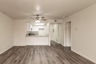 Belcourt Seniors Apartments 55+ in Norwalk, CA - Foto de edificio - Interior Photo