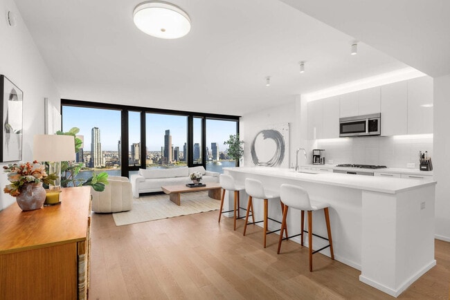 685 1st Ave in New York, NY - Building Photo - Building Photo
