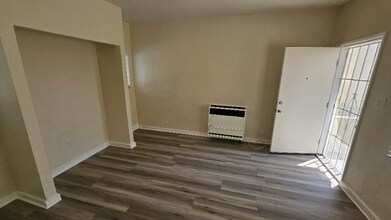 342 1/2 Douglas St in Los Angeles, CA - Building Photo - Building Photo