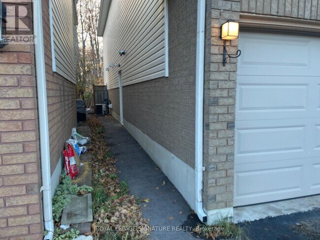 76 Piperbrook Crescent in Toronto, ON - Building Photo - Building Photo