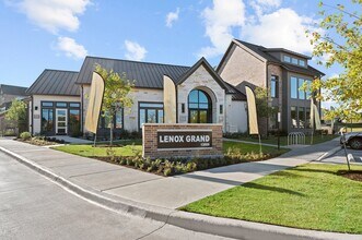 Lenox Grand in Austin, TX - Foto de edificio - Building Photo