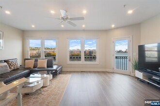 302 The Promenade in Edgewater, NJ - Building Photo - Building Photo