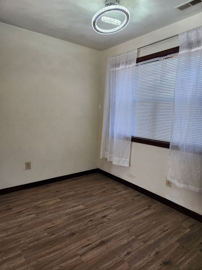 211 Greenbrier Ave in Norfolk, VA - Building Photo - Building Photo