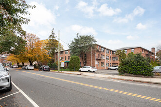 East Rock in East Rockaway, NY - Building Photo - Building Photo