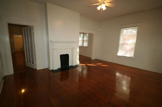 814 W Markham Ave in Durham, NC - Building Photo - Building Photo