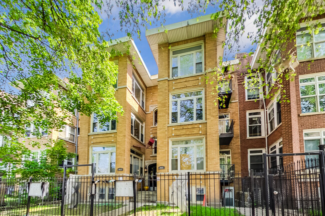 property at 4821 N Sawyer Ave