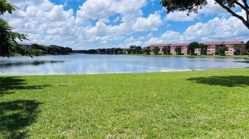 13800 SW 5th Ct in Pembroke Pines, FL - Building Photo