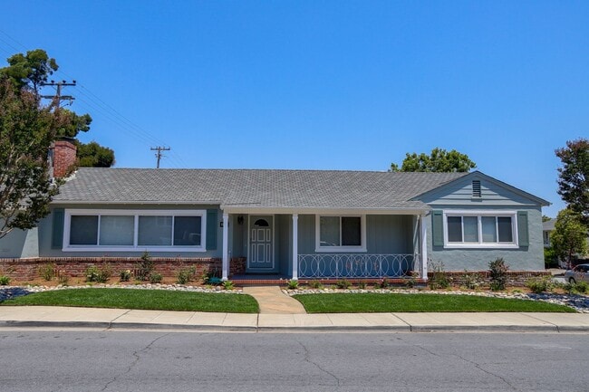 1700 Quesada Way in Burlingame, CA - Building Photo - Building Photo