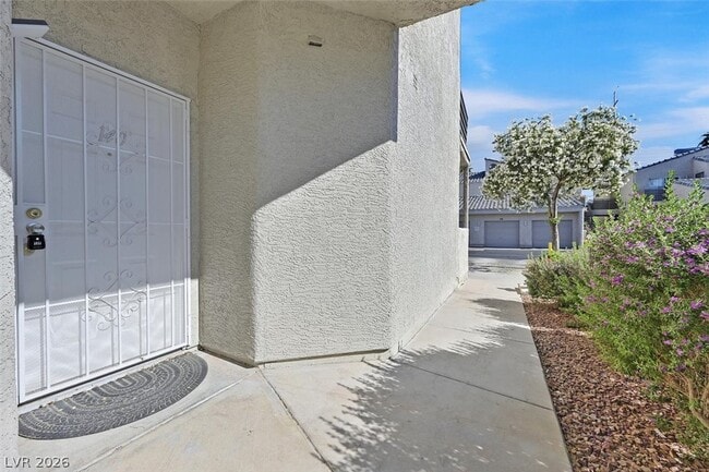 6250 W Flamingo Rd in Las Vegas, NV - Building Photo - Building Photo