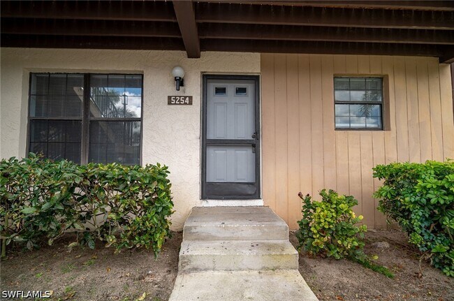 5254 Treetops Dr in Naples, FL - Building Photo - Building Photo