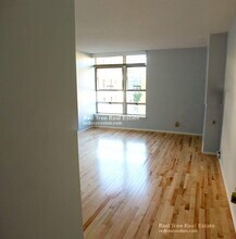 50 Park St, Unit 45 in Brookline, MA - Foto de edificio - Building Photo