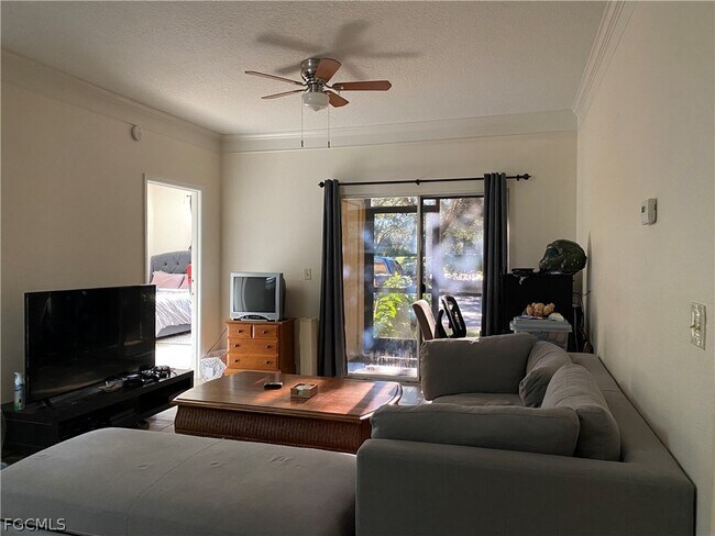 11490 Villa Grand in Ft. Myers, FL - Foto de edificio - Building Photo