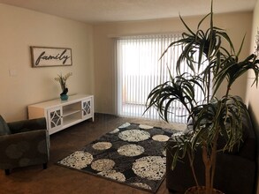 3242 Bonita Rd, Unit 174 in Chula Vista, CA - Foto de edificio - Building Photo