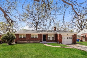 242 Wooster Dr in Ferguson, MO - Building Photo - Building Photo