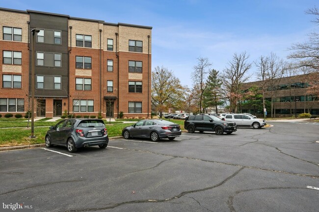 55 Silverway Dr, Unit GS-105 in Herndon, VA - Building Photo - Building Photo