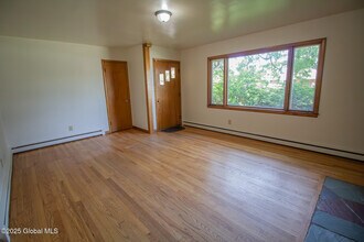 59 Parkwood Dr in Colonie, NY - Building Photo - Building Photo