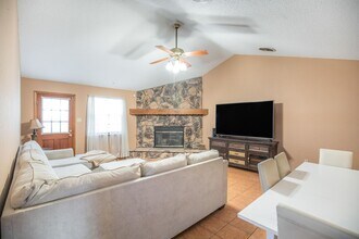 3 Bedroom 2 Bathroom Home - Dogs Allowed & Large Backyard! in Alamogordo, NM - Building Photo - Building Photo