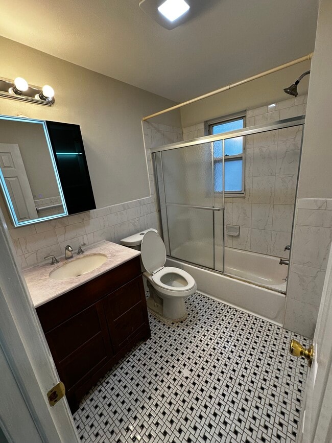 1245 Front St, Unit 2nd fl in Uniondale, NY - Building Photo - Building Photo