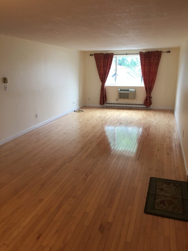 94 Beacon St, Unit 21 in Somerville, MA - Foto de edificio - Building Photo