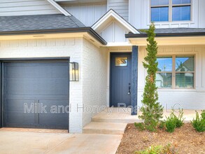 8216 Jenny Ln in Edmond, OK - Foto de edificio - Building Photo