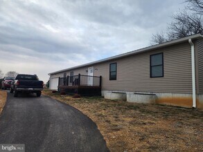 235 Hickory Dr in Chambersburg, PA - Building Photo - Building Photo