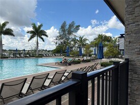 607 NE 208th Terrace in Miami, FL - Building Photo