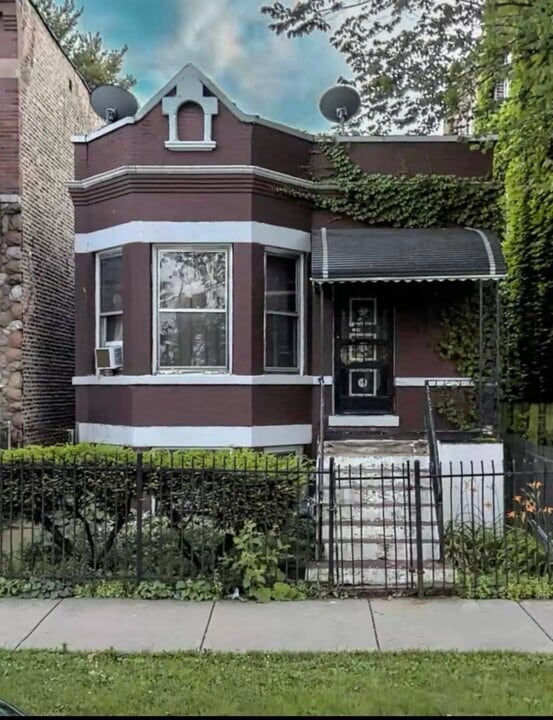 4849 W Gladys Ave in Chicago, IL - Building Photo