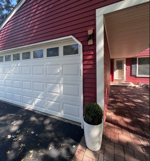 property at 3430 Urbandale Ln N