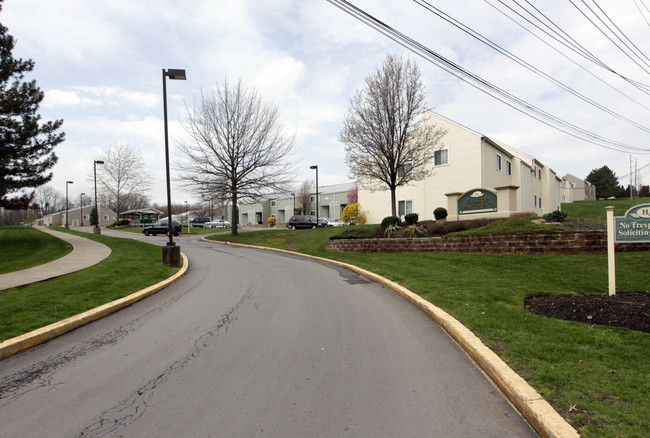 Hilltop Apartments in Edwardsville, PA - Building Photo - Building Photo