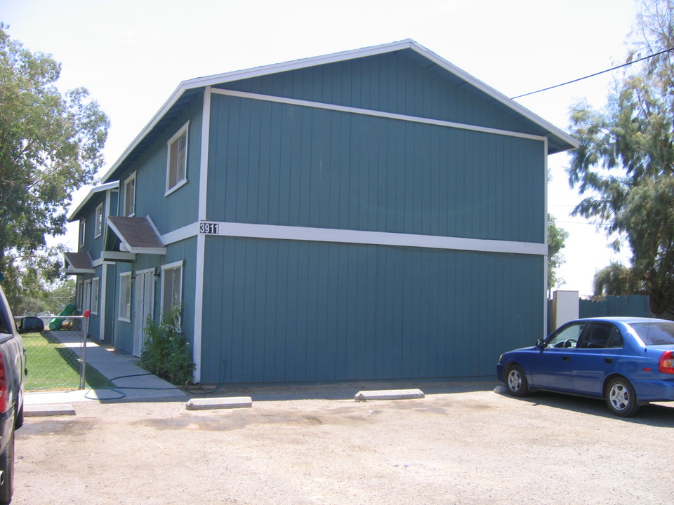 3911 Oregon St in Bakersfield, CA - Foto de edificio
