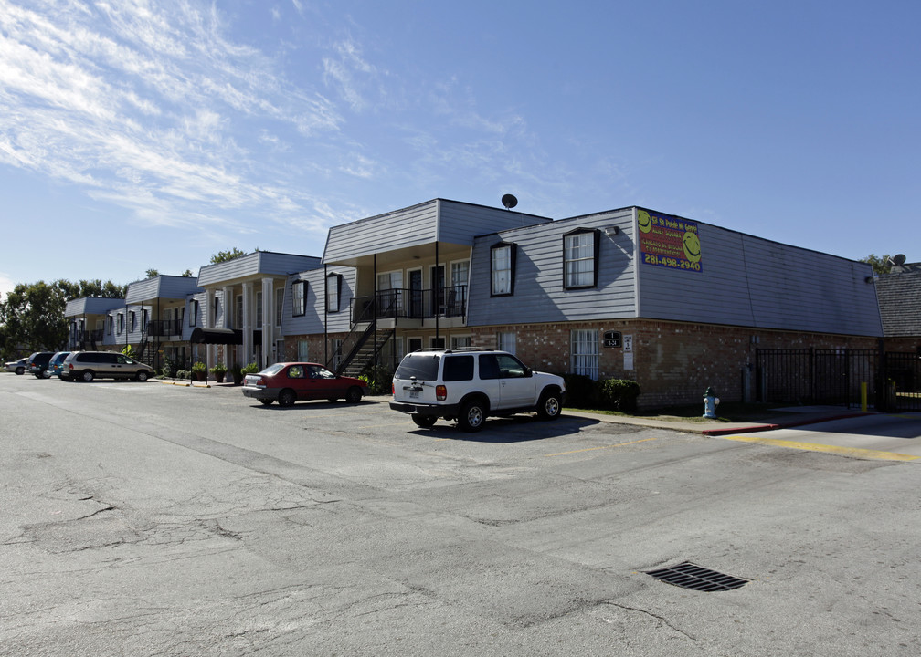 Alief Square in Houston, TX - Building Photo