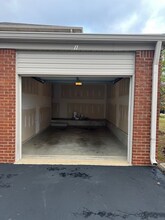 9415 Magnolia Ridge Dr in Louisville, KY - Foto de edificio - Building Photo