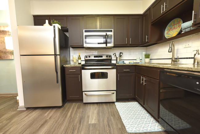 District at Hurstbourne in Louisville, KY - Building Photo - Building Photo