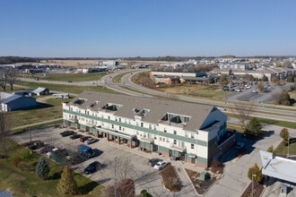 McComb Place in Stoughton, WI - Foto de edificio - Building Photo