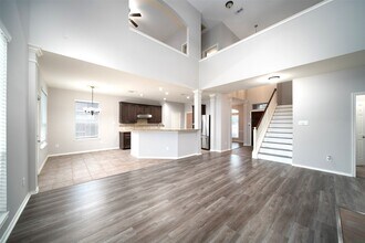 3627 Midland Dr in Pearland, TX - Foto de edificio - Building Photo