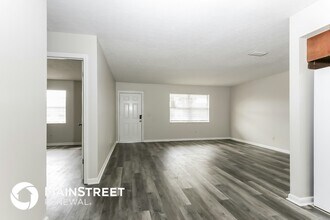 107 NE Twylite Terrace in Port St. Lucie, FL - Foto de edificio - Building Photo