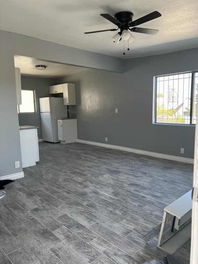 120 W 73RD ST in Los Angeles, CA - Foto de edificio - Building Photo