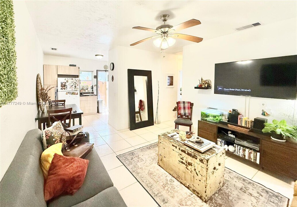 825 S 20th Ave, Unit b in Hollywood, FL - Building Photo