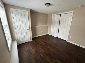 9 Main St, Unit 3 in Windham, ME - Foto de edificio - Building Photo