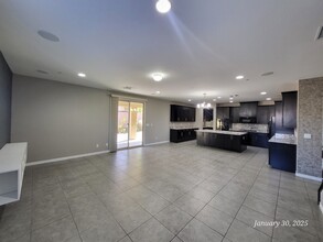 880 Via Serenelia in Henderson, NV - Building Photo - Building Photo