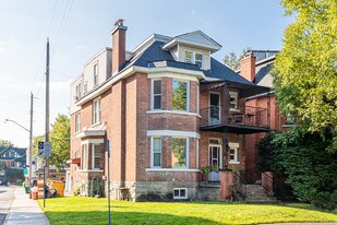 2 Oakland Ave in Ottawa, ON - Building Photo