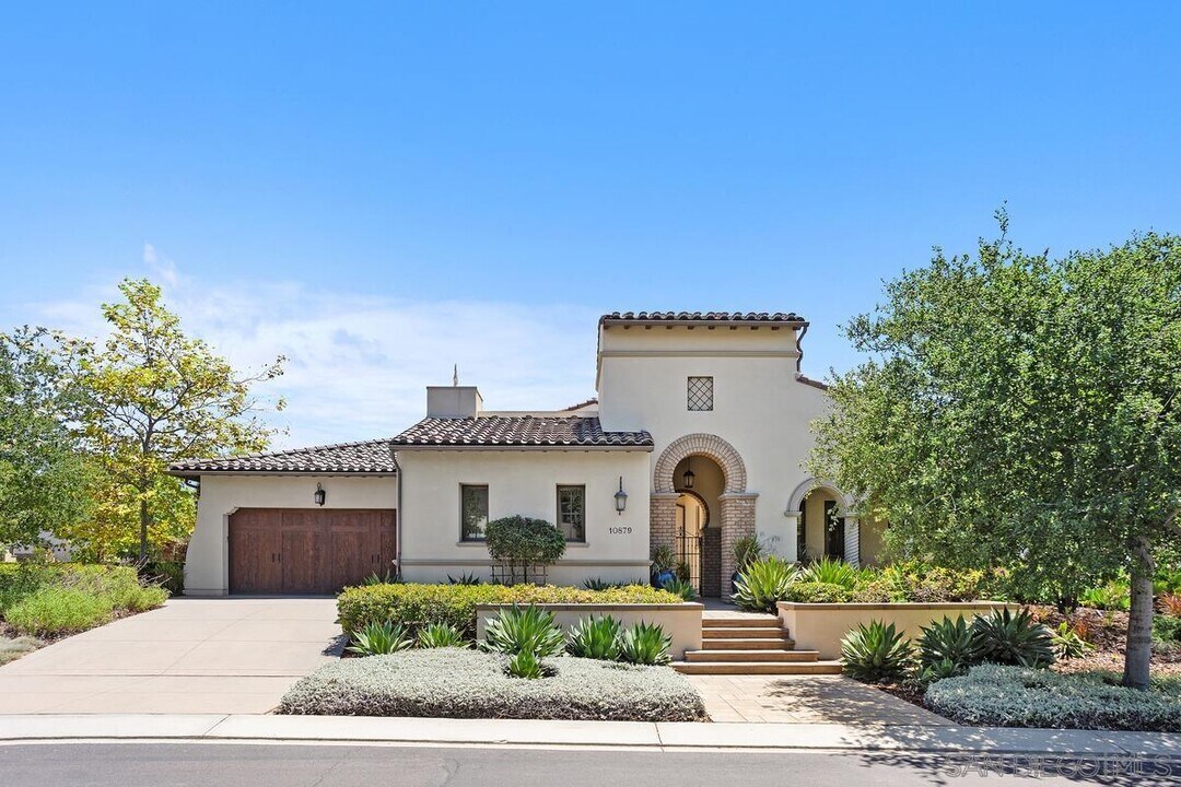 10879 Equestrian Ridge Ct in San Diego, CA - Building Photo