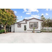 3902 NW 3rd Ave in Miami, FL - Building Photo - Building Photo