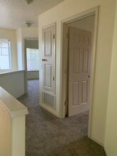 1367 NE Birkshire Ct in Hillsboro, OR - Building Photo - Building Photo