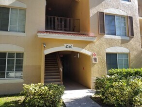 4240 San Marino Blvd in West Palm Beach, FL - Building Photo - Building Photo
