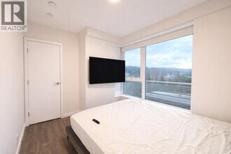 305 Morrissey Rd in Port Moody, BC - Building Photo - Building Photo